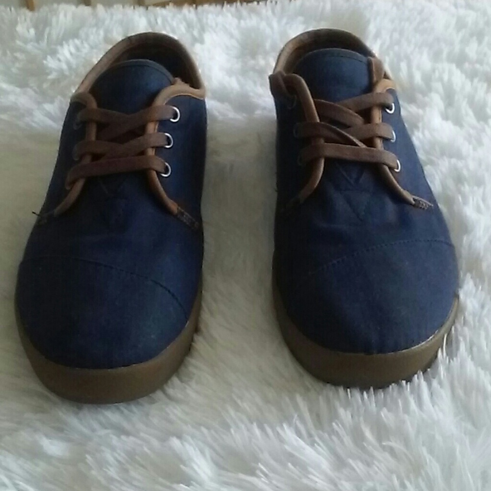 Toms lace up shoes
